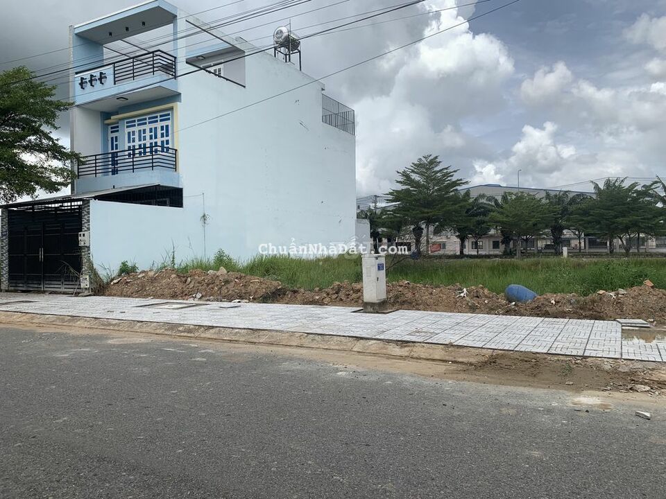 Cắt lỗ bán 5x25 gần UBND huyện,đông dân ,sổ riêng 100%, đối diện KCN