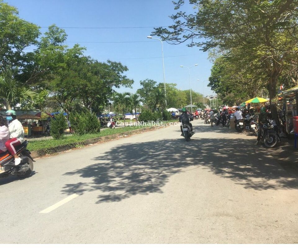 5x26 đường 16m đông dân gần UBND huyện,thổ cư 100%