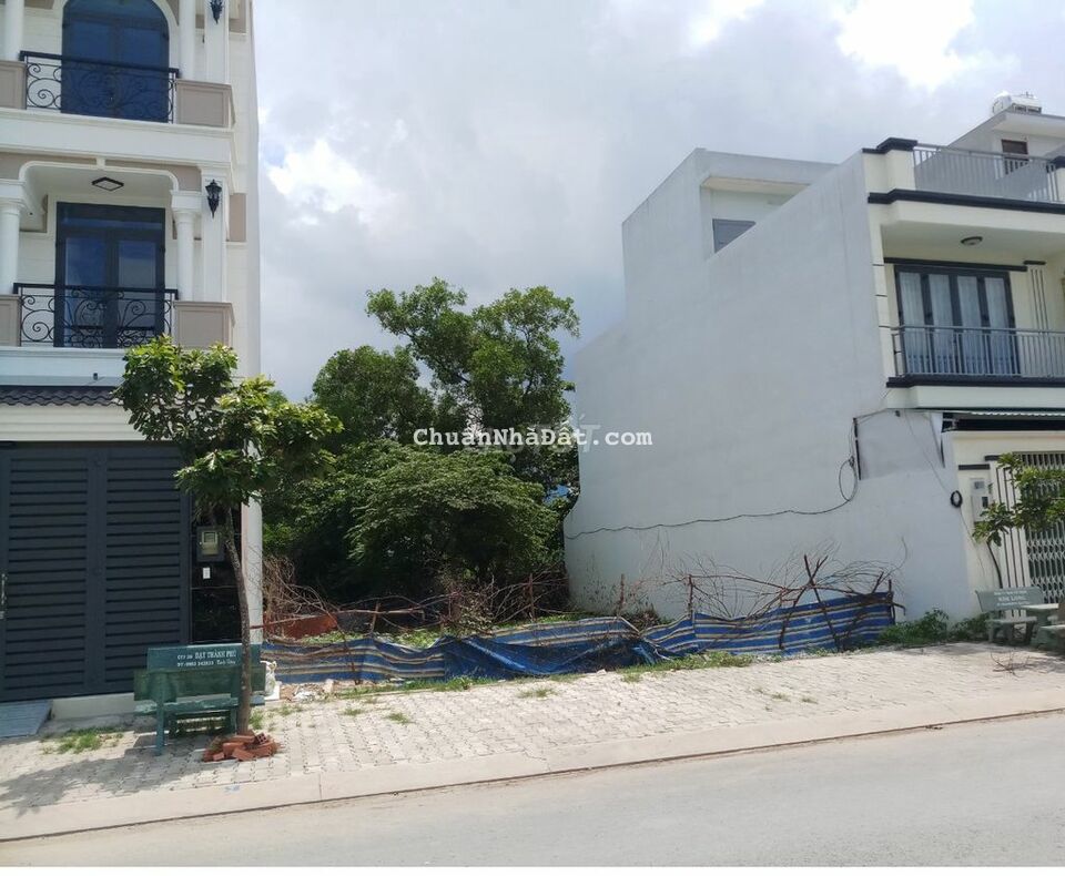 5x26 đường 16m đông dân gần UBND huyện,thổ cư 100%