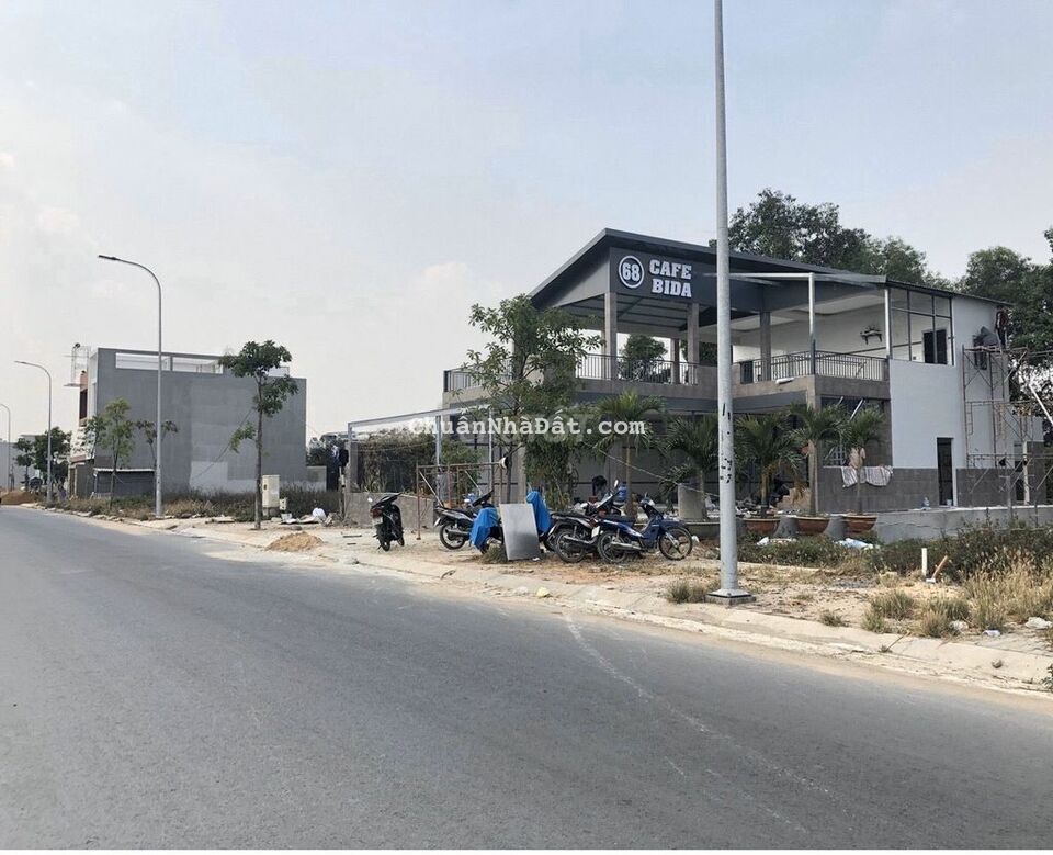 5x26 đường 16m đông dân gần UBND huyện,thổ cư 100%