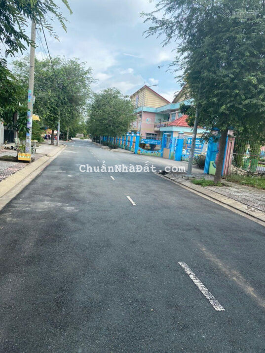 Ngợp! Cần tiền trả nợ bán lô đất đường Trịnh Quang Nghị gần chợ Phú Lạc. Giá: 711tr/83m2. Full thổ