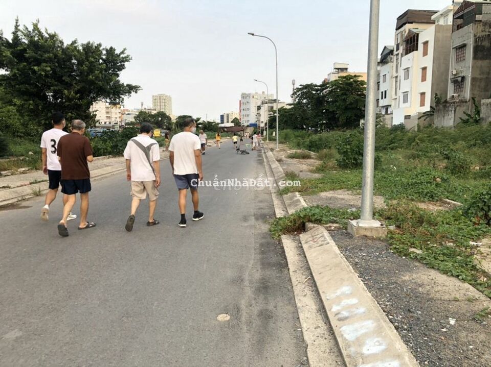 Đất sát VINCOM Nguyễn Xí, 5x17m, Hẻm xe tải tránh nhau. 10.4 tỷ TL Đất sát VINCOM Nguyễn Xí, 5x17m, Hẻm xe tải tránh nhau. 10.4 tỷ TL