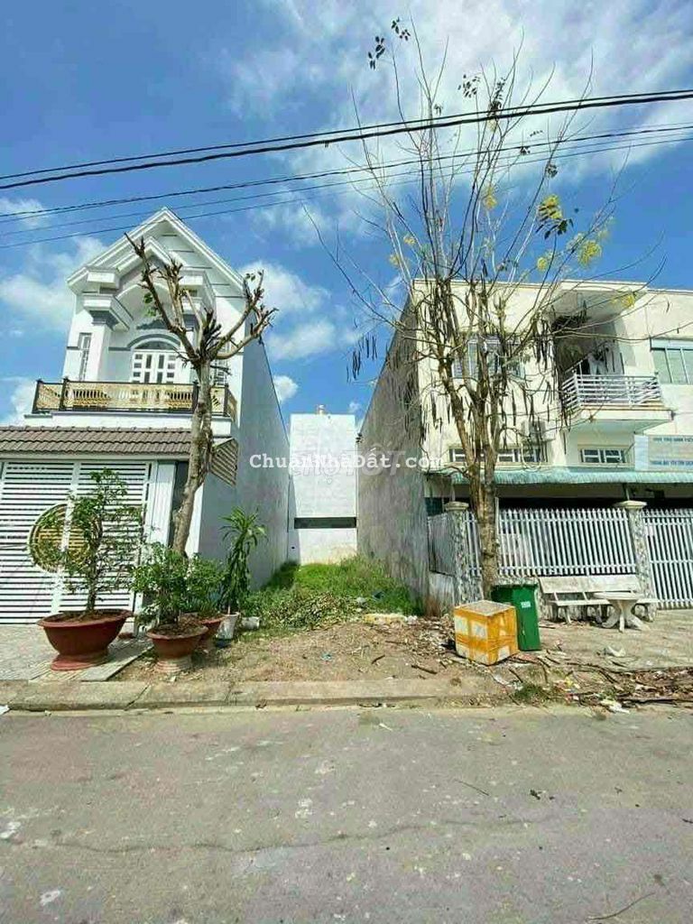 Nền Khu Quân Báo, Đối diện chợ Bà Bộ, Nguyễn Văn Linh, TP. Cần Thơ. Nền Khu Quân Báo, Đối diện chợ Bà Bộ, Nguyễn Văn Linh, TP. Cần Thơ.