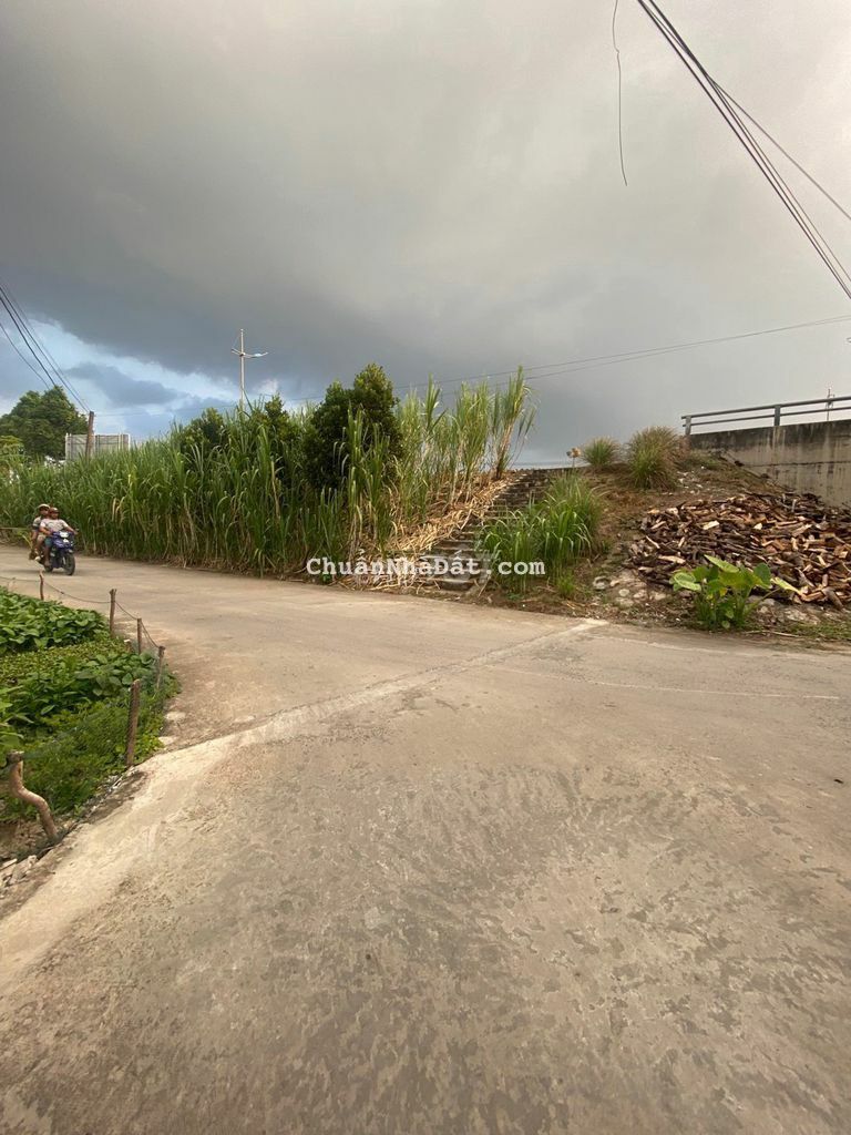 4,8x22,5=159m2 nở hậu 10m có thổ cư Lộ 4m 1,2tỷ Cách Rạch Cam VVK 700m 4,8x22,5=159m2 nở hậu 10m có thổ cư Lộ 4m 1,2tỷ Cách Rạch Cam VVK 700m