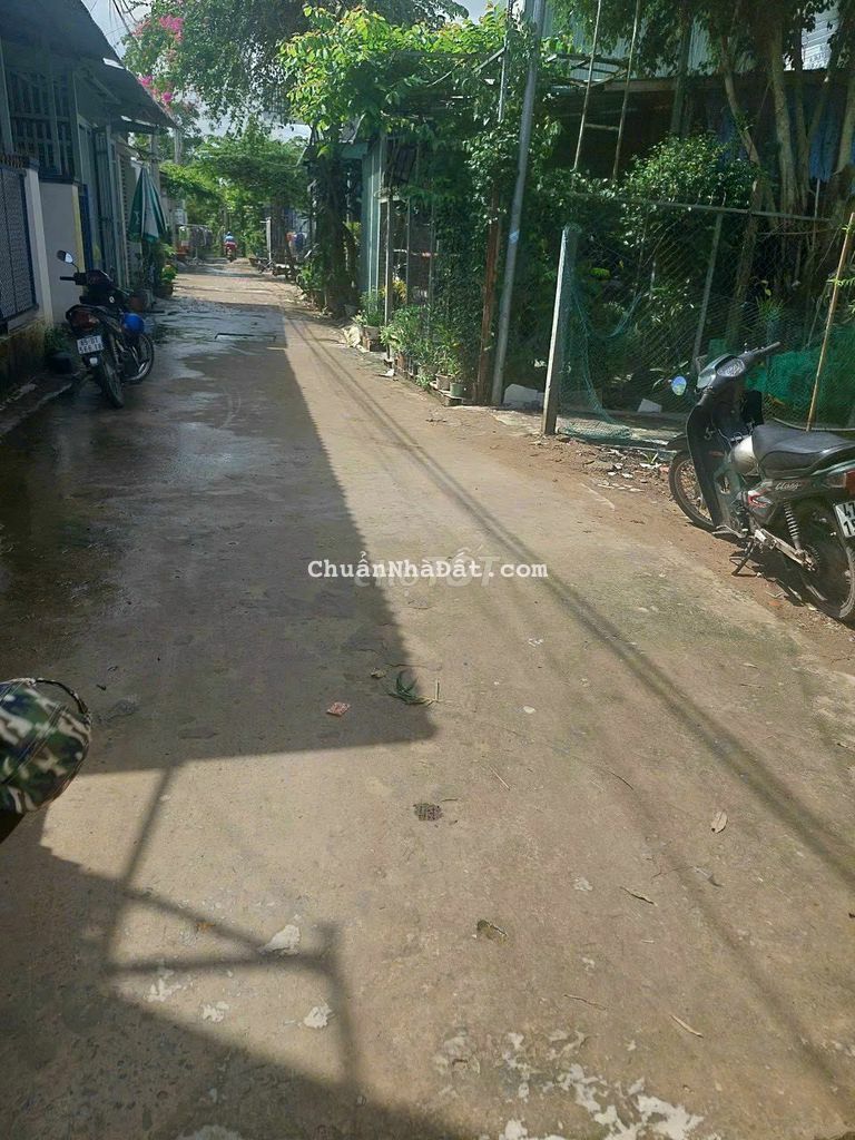 Nền ngộp chỉ 370tr. Cách NgVanLinh 300m lộ 4m. Dân đông Nền ngộp chỉ 370tr. Cách NgVanLinh 300m lộ 4m. Dân đông