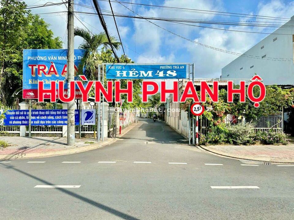 Nền mặt tiền hẻm rộng rãi