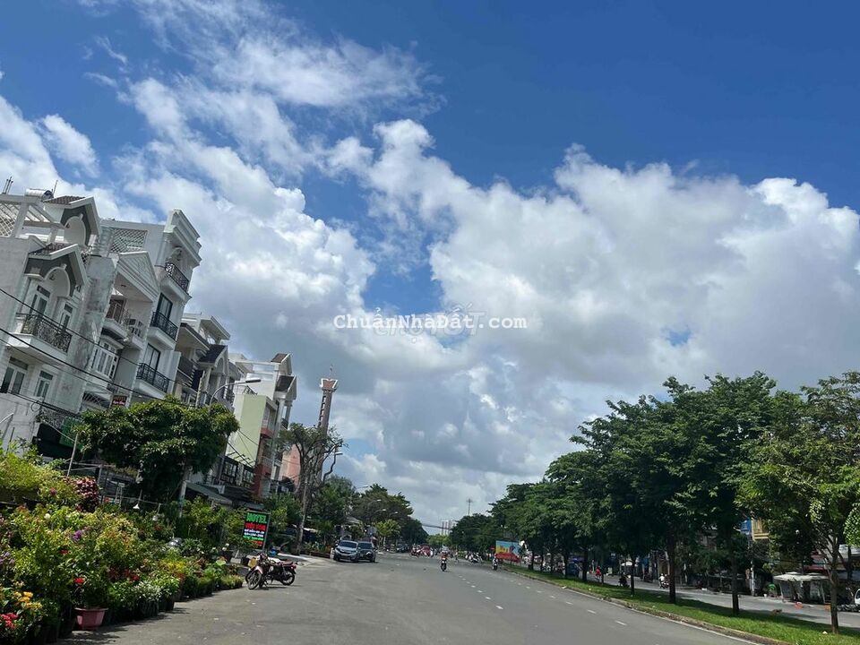 Mặt tiền Vành đai Trong bự như con Voi