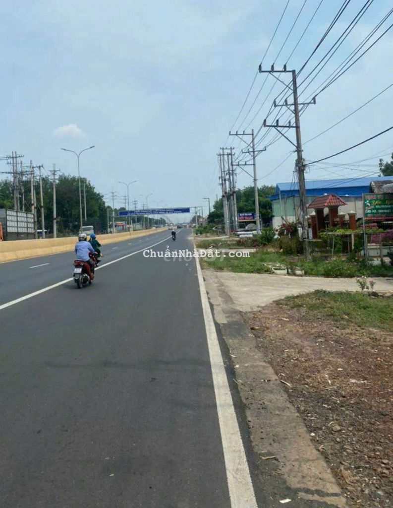 Đất SKC sản xuất đường ĐT 746 xã Thường Tân DT : 8.859m2 giá 16 tỷ Đất SKC sản xuất đường ĐT 746 xã Thường Tân DT : 8.859m2 giá 16 tỷ