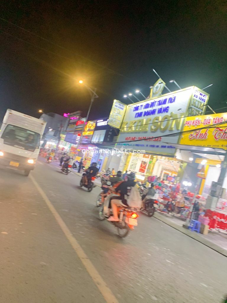 bán gấp lô đất ngay chợ kd đông dúc. 150m2