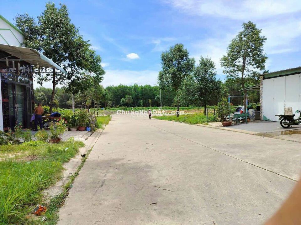 Bán nhanh 150m2 đất, Sổ sẵn, gần chợ Mỹ Phước 3, Bến Cát, Bình Dương