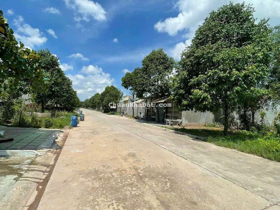 Gấp tiền bán rẻ lô đất mặt tiền đường DH8Mỹ Phước3,Bến Cát,Bình Dương