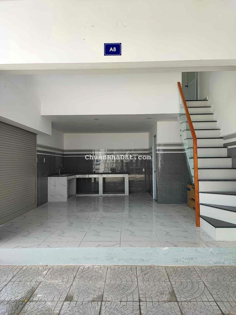 Cần bán nhà gác lửng ngay chợ hoà lợi