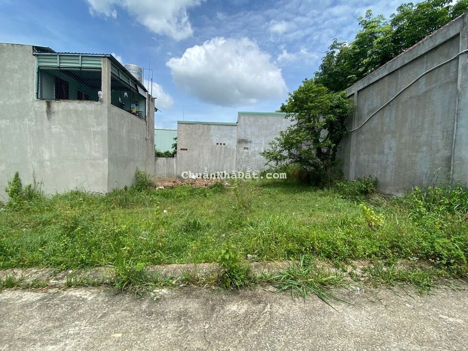 Chính chủ bán gấp lô đất 77m2 full thổ cư, sổ hồng riêng, đường nhựa Chính chủ bán gấp lô đất 77m2 full thổ cư, sổ hồng riêng, đường nhựa
