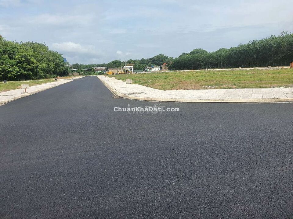 RA NHANH LÔ GÓC 2 MẶT TIỀN KHU DÂN CƯ NGAY KCN VSIP2