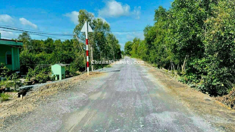 Đất vườn mặt tiền kênh lớn gần đường nhựa giá yêu thương đầu tư cũng khá tốt