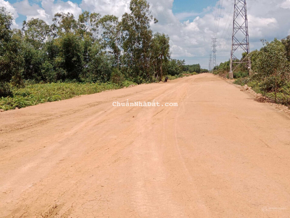 Đất vườn mặt tiền kênh lớn giá đầu tư tốt khu vực gần nhiều dự án lớn phát triển