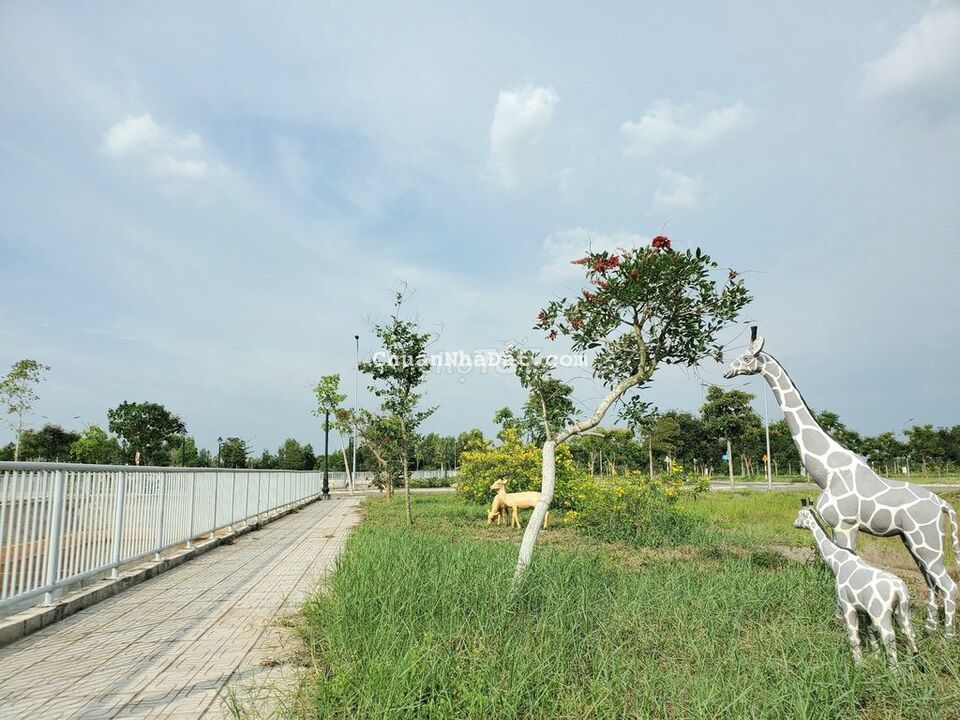 Bán gấp lô góc 115m2 KDC Lago Centro mặt tiền ĐT830 huyện Bến Lức Bán gấp lô góc 115m2 KDC Lago Centro mặt tiền ĐT830 huyện Bến Lức