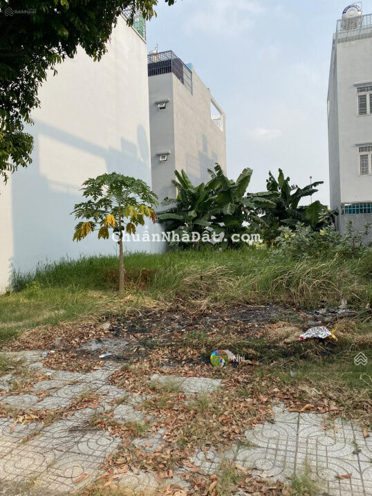 Đất chính chủ khu đông dân cư ngay đường ĐT833B - Long Hiệp, gần ubnd xã đi xuống tầm 300m Đất chính chủ khu đông dân cư ngay đường ĐT833B - Long Hiệp, gần ubnd xã đi xuống tầm 300m