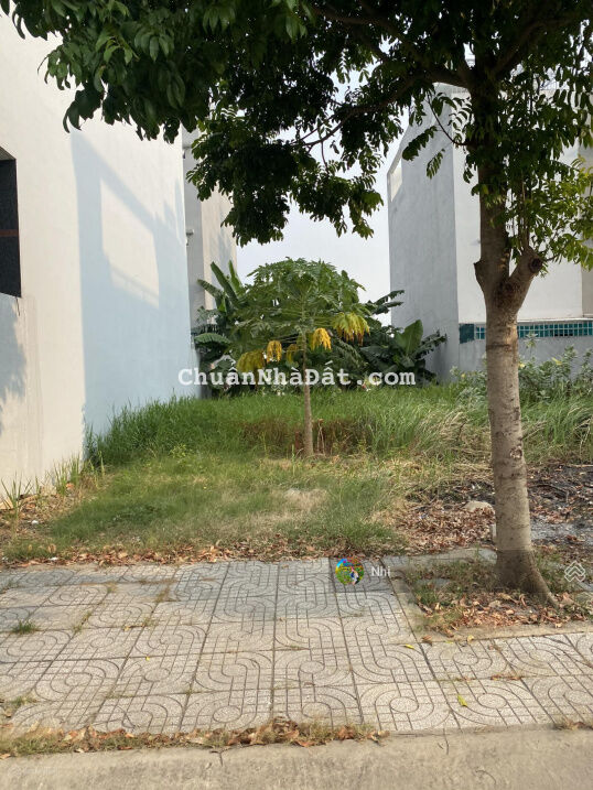 Đất chính chủ khu đông dân cư ngay đường ĐT833B - Long Hiệp, gần ubnd xã đi xuống tầm 300m Đất chính chủ khu đông dân cư ngay đường ĐT833B - Long Hiệp, gần ubnd xã đi xuống tầm 300m