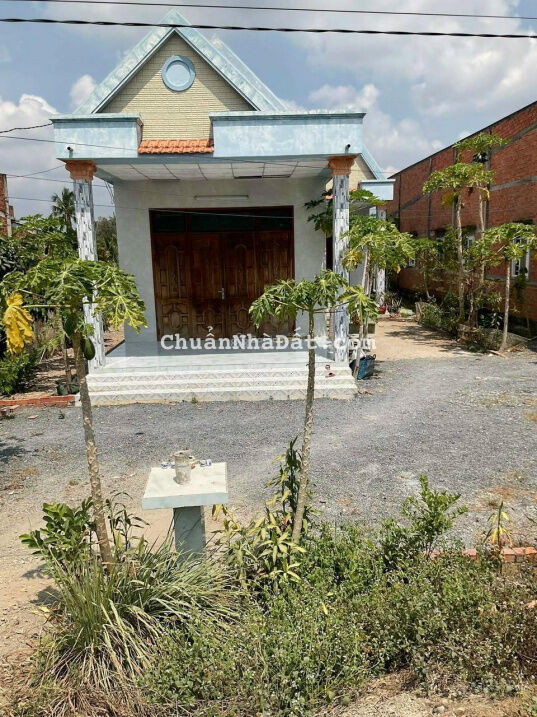 Bán đất tặng nhà mái thái đẹp tuyệt vời 2000m2 giá chỉ 2tỷ600 quá rẻ luôn bà con ơi