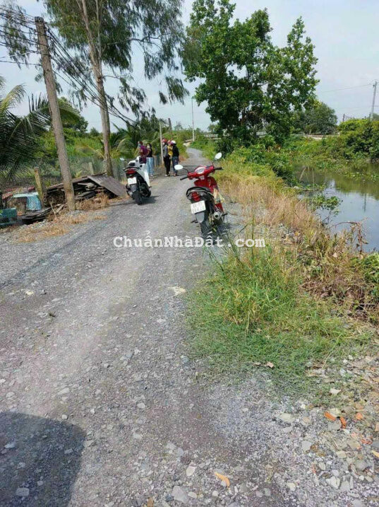 Đất đẹp đường rộng mặt tiền kênh khu dân cư hiện hữu giá đầu tư tốt làm nhà vườn đẹp khỏi chê
