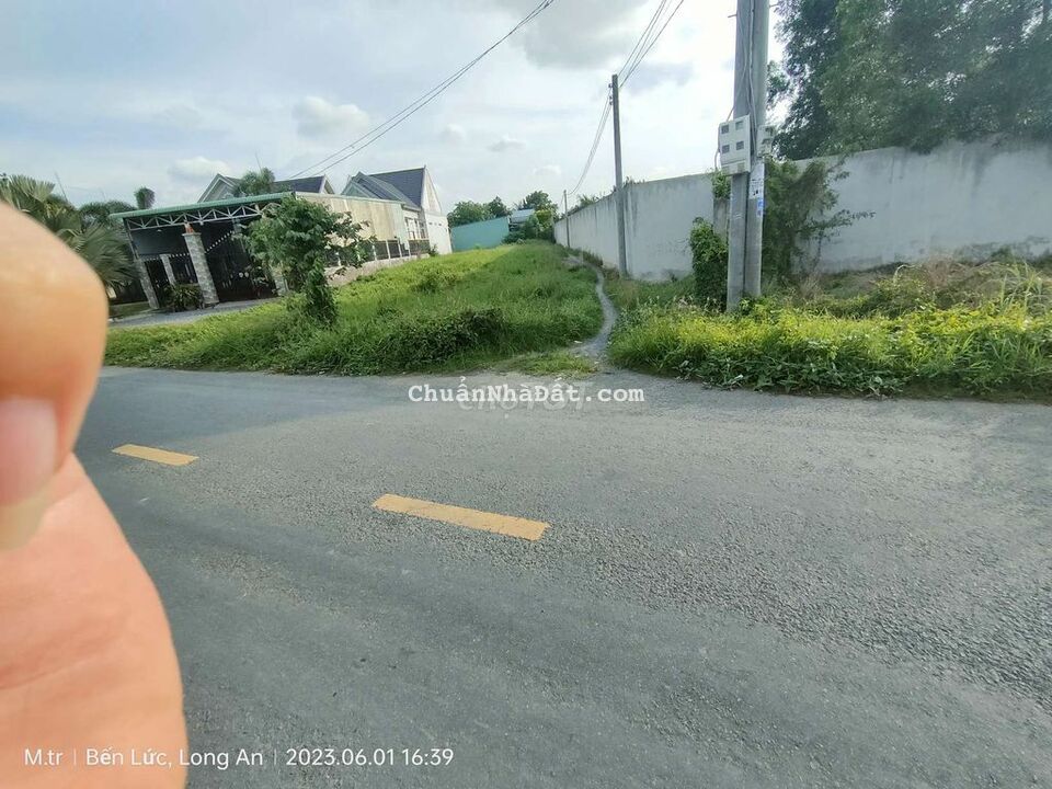 Đất mặt tiền nhua thích hợp kho xưởng