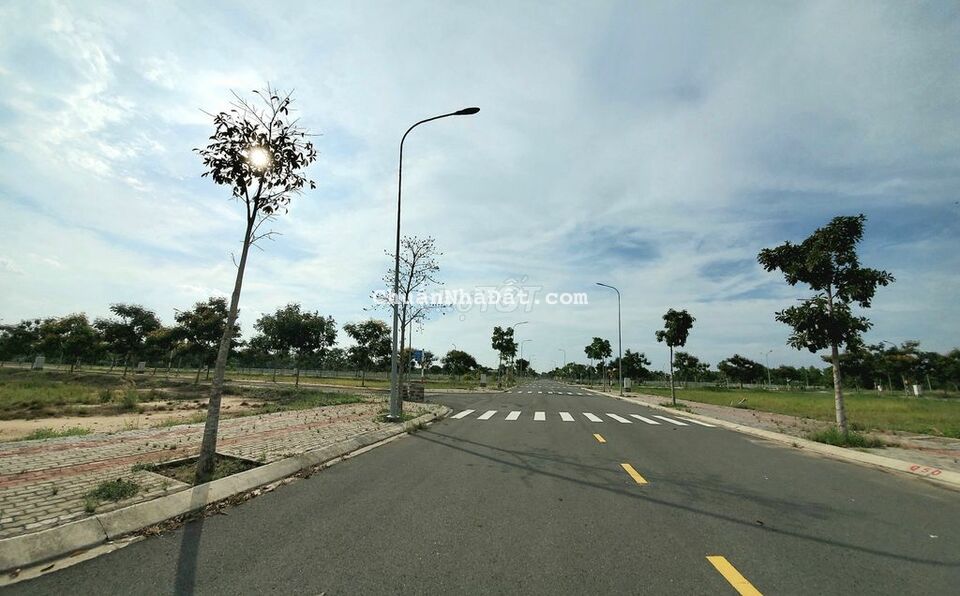 Chính chủ bán lô đất 80m2 KDC Lago Centro Bến Lức, công chứng ngay