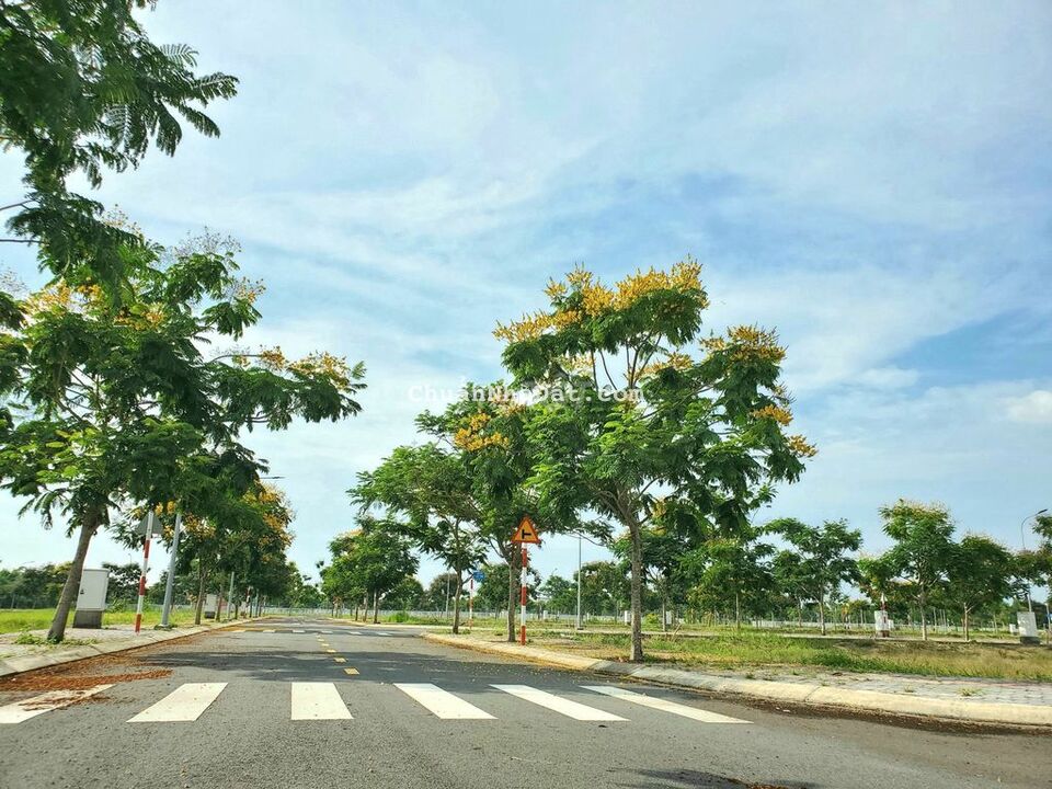 Chủ ngộp bán nhanh lô 80m2 đường13m, KDC Lago Centro Bến Lức