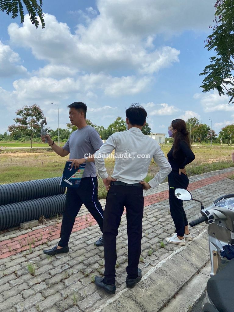 Kẹt tiền bán lỗ lô đất huyện Bến Lức 80m2 đường nhựa 13m, SHR Kẹt tiền bán lỗ lô đất huyện Bến Lức 80m2 đường nhựa 13m, SHR