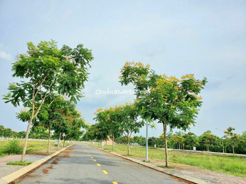 Kẹt tiền bán lỗ lô đất huyện Bến Lức 80m2 đường nhựa 13m, SHR Kẹt tiền bán lỗ lô đất huyện Bến Lức 80m2 đường nhựa 13m, SHR