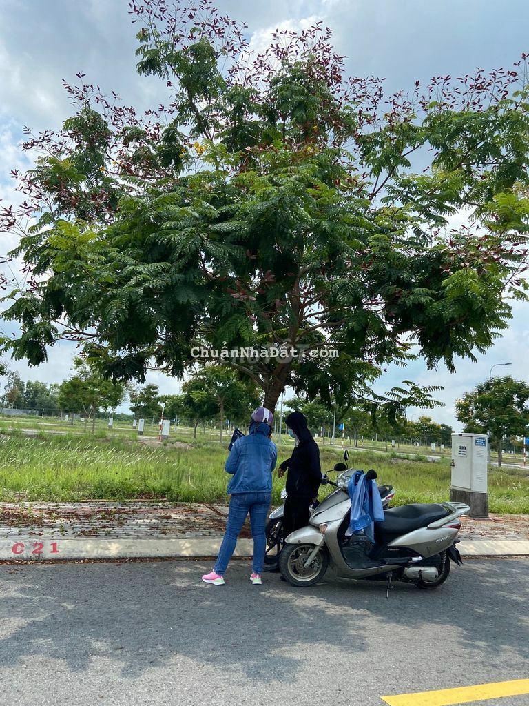 Chủ ngộp bán nhanh lô 80m2 đường13m, KDC Lago Centro Bến Lức