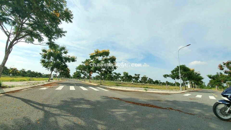 Chủ ngộp bán nhanh lô 80m2 đường13m, KDC Lago Centro Bến Lức