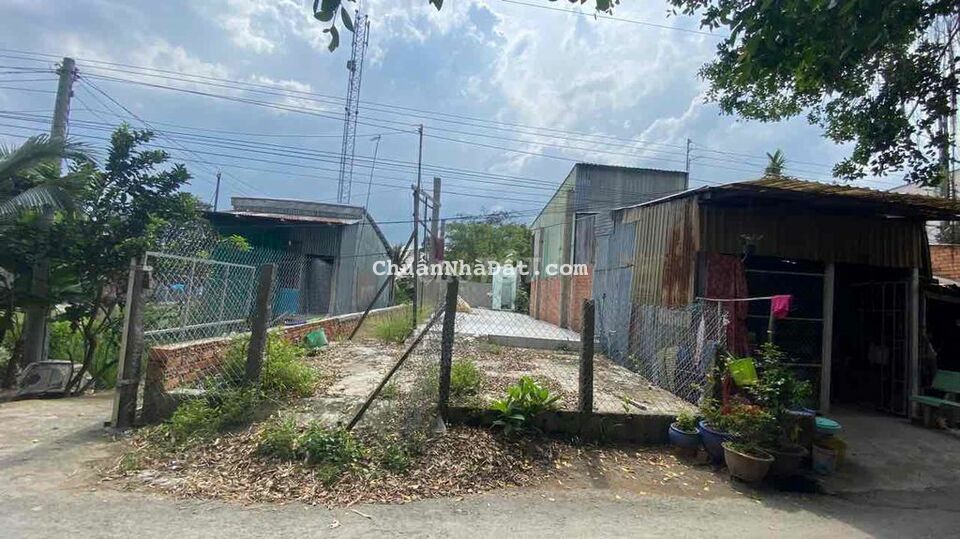 Bán nền đường nhựa cặp sông Hậu - gần cầu mương út xuân