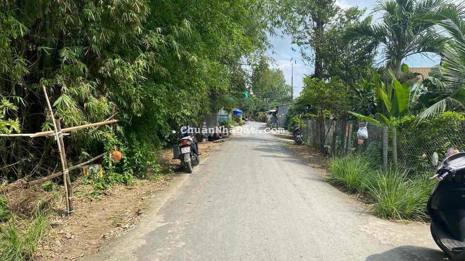 Bán nền đường nhựa cặp sông Hậu - gần cầu mương út xuân
