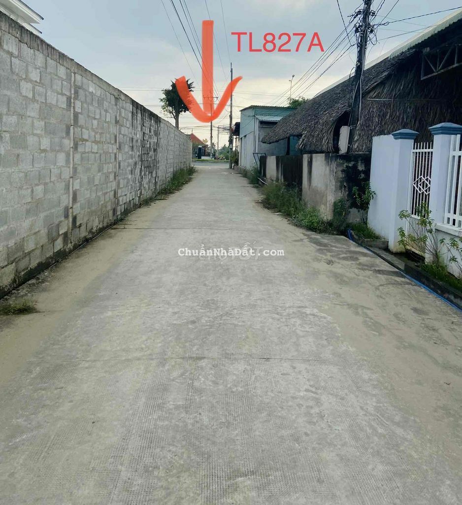 Đất thổ Vĩnh Công đường xe hơi ngay sau trường học, gần chợ uỷ ban