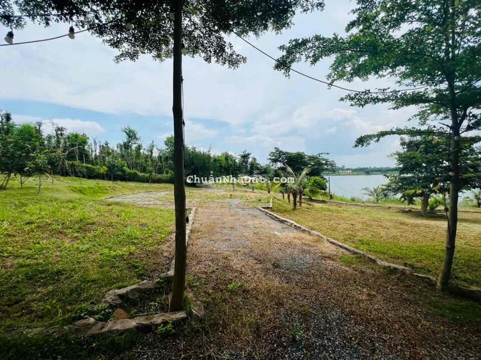 Siêu Phẩm Giáp Hồ Sông Ray 100%.Khí Hâu Mát mẻ,Có sẵn nhà.Ngang 55M Siêu Phẩm Giáp Hồ Sông Ray 100%.Khí Hâu Mát mẻ,Có sẵn nhà.Ngang 55M