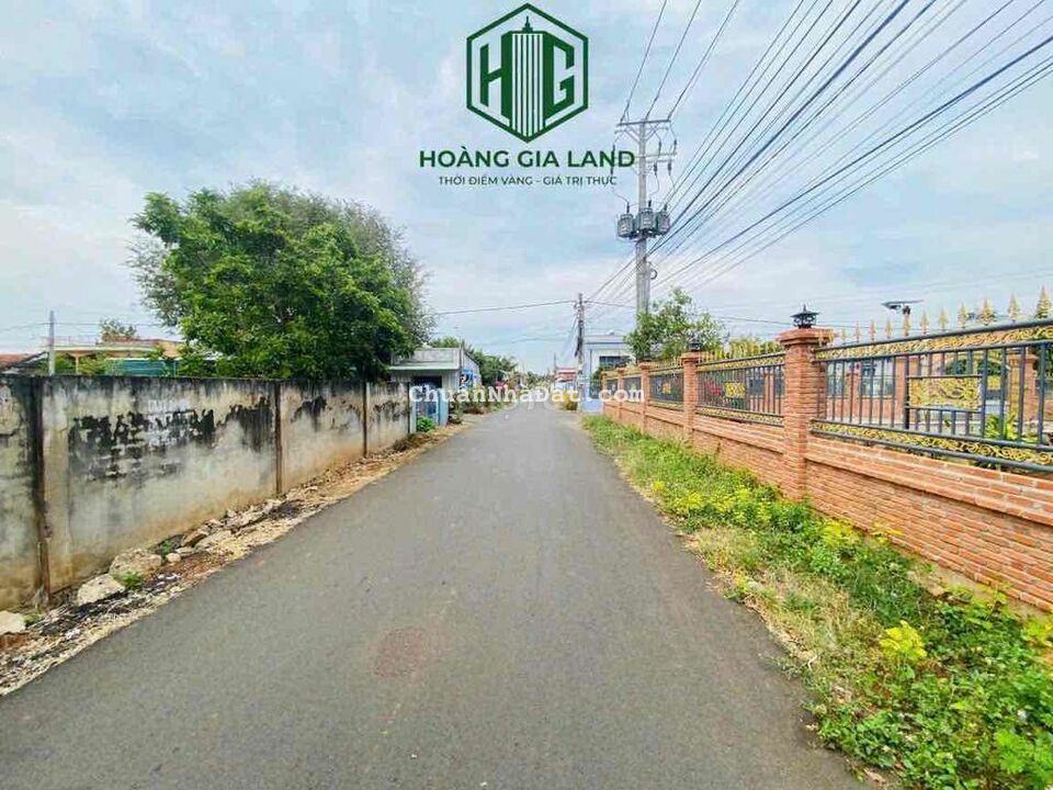 Bán Đất Mặt Tiền Nhựa Có nhà Mới Ở Ngay,KDC Đông Đúc,Tiện Ích.Ngang 9m Bán Đất Mặt Tiền Nhựa Có nhà Mới Ở Ngay,KDC Đông Đúc,Tiện Ích.Ngang 9m