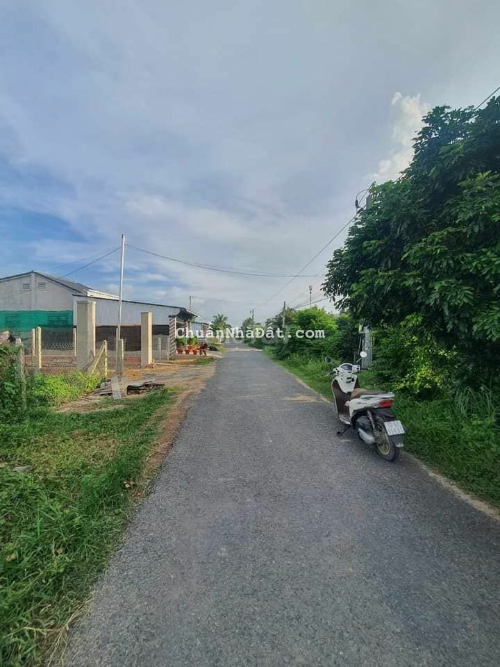 Bná vườn cây ăn trái dt hơn 2000m2 giá 320tr sổ hồng riêng