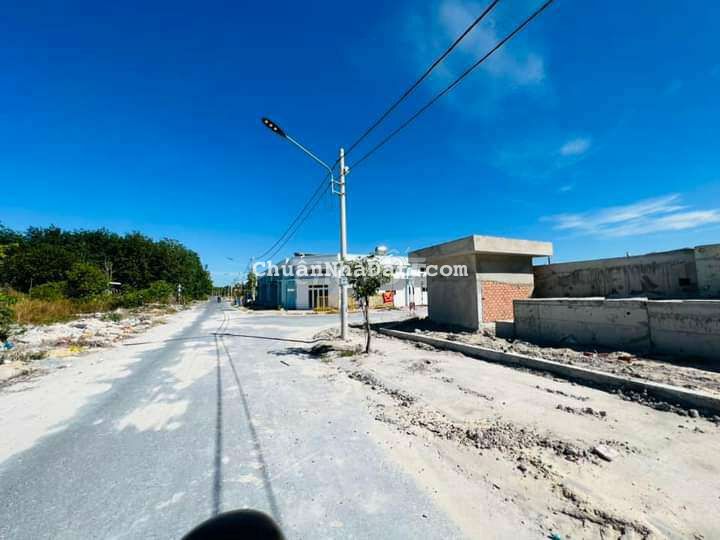 Lô đất 1tỷ8 sát KDC sát KCN cần bán gấp 11m nở hậu 15m có tc chỉ 800tr