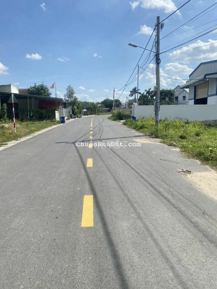 Cần tiền bán gấp lô đất 380m2 giá 210 triệu, ngay thị trấn Chơn Thành Cần tiền bán gấp lô đất 380m2 giá 210 triệu, ngay thị trấn Chơn Thành