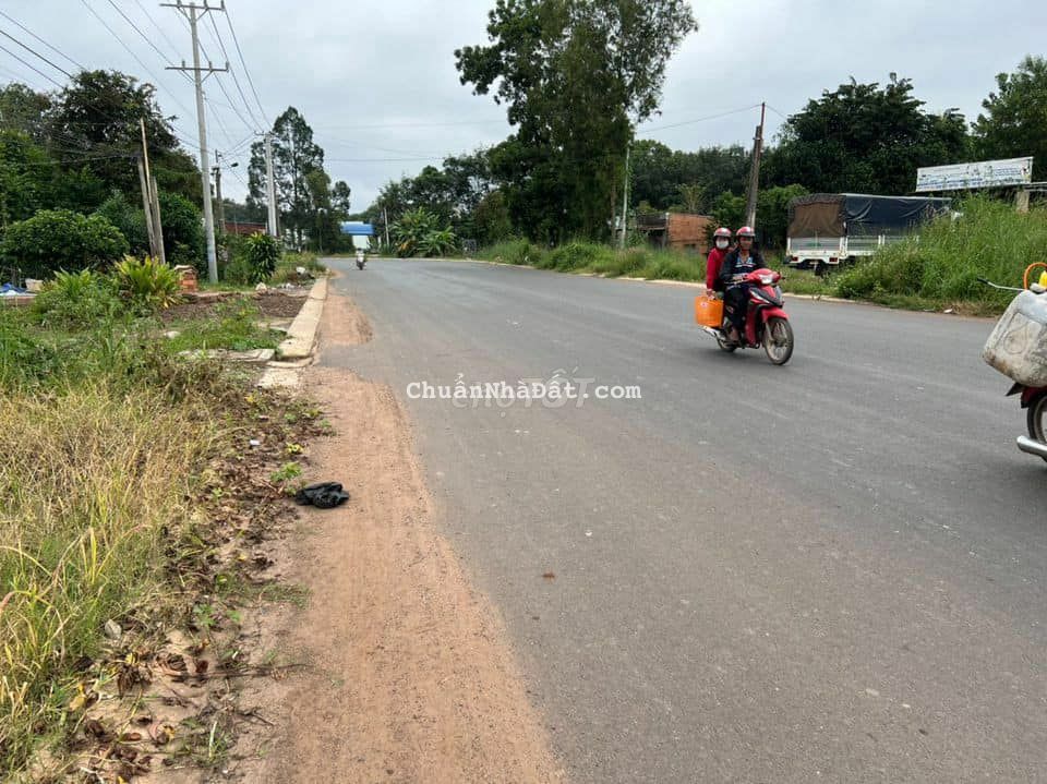 Cần tiền bán gấp lô đất 380m2 giá 210 triệu, ngay thị trấn Chơn Thành Cần tiền bán gấp lô đất 380m2 giá 210 triệu, ngay thị trấn Chơn Thành