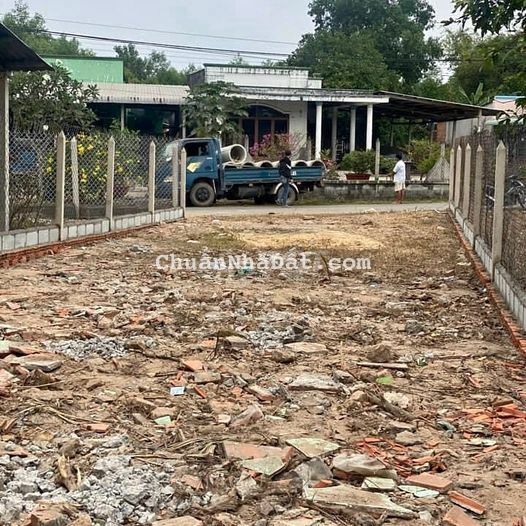 Cần tiền bán gấp lô đất 380m2 giá 210 triệu, ngay thị trấn Chơn Thành Cần tiền bán gấp lô đất 380m2 giá 210 triệu, ngay thị trấn Chơn Thành