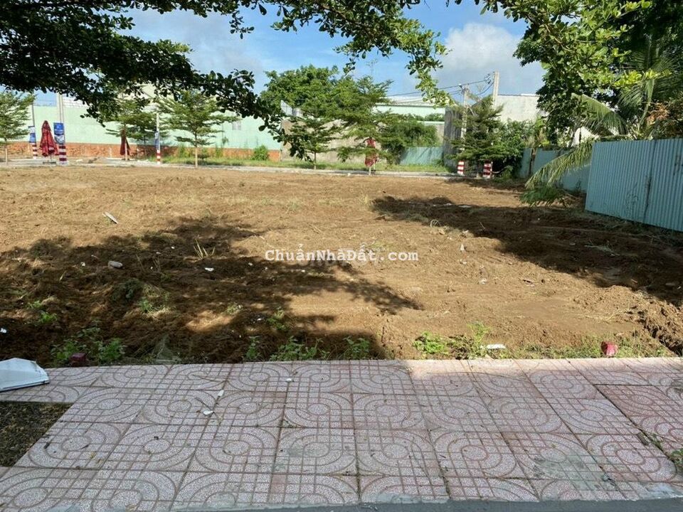 Chính chủ bán lô đất 10m*50m, mặt tiền đường nhựa 22m, sổ hồng riêng