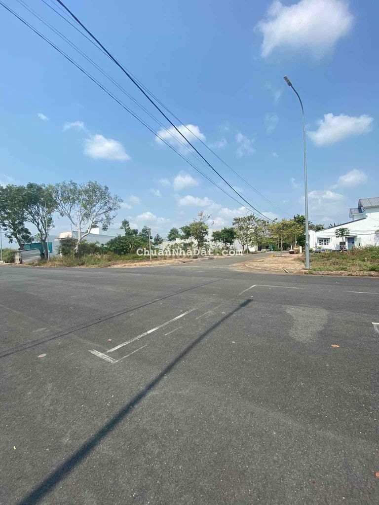 Nền góc đường số A3 và B8, KDC Tân Phú, Cái Răng, TP. Cần Thơ. Nền góc đường số A3 và B8, KDC Tân Phú, Cái Răng, TP. Cần Thơ.