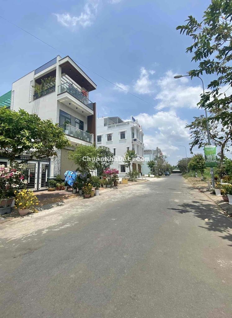 Nền Đường B13, KDC Hưng Phú 1, Cái Răng, TP. Cần Thơ.