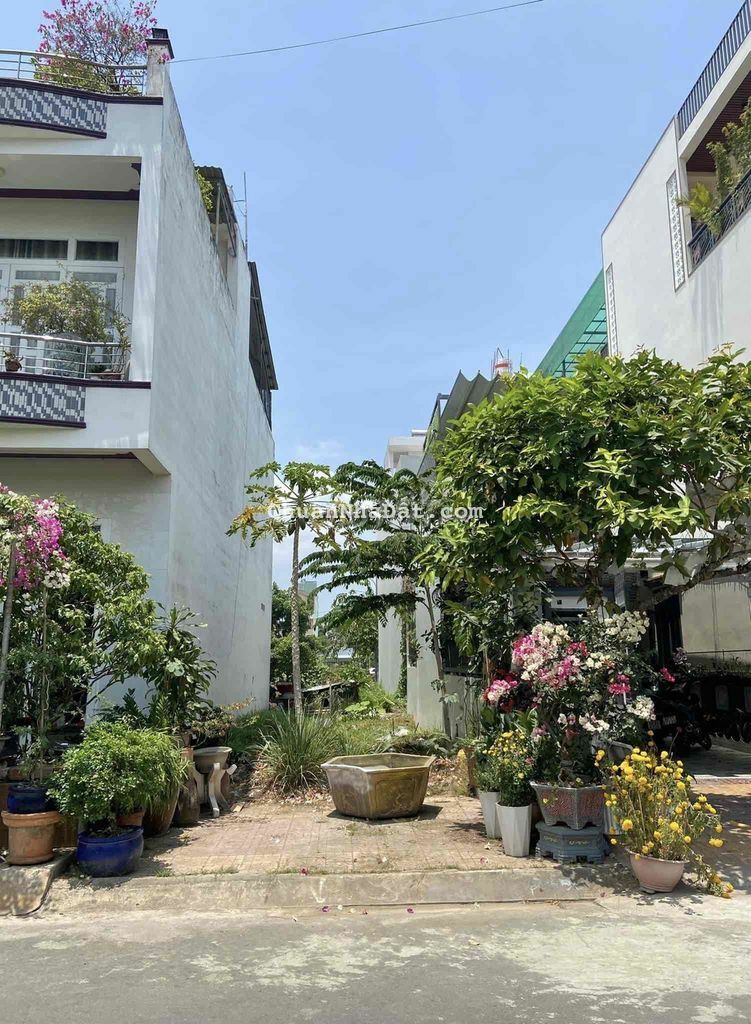 Nền Đường B13, KDC Hưng Phú 1, Cái Răng, TP. Cần Thơ.