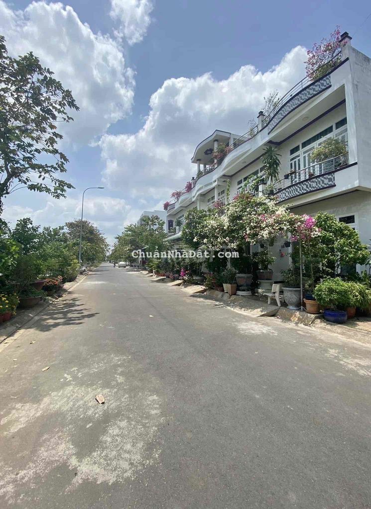 Nền Đường B13, KDC Hưng Phú 1, Cái Răng, TP. Cần Thơ.