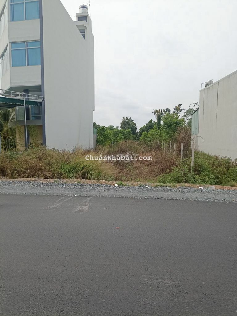 Bán gấp lô đất gần UBND xã Tân An Hội DT: 120m2 SHR Giá: 950 triệu Bán gấp lô đất gần UBND xã Tân An Hội DT: 120m2 SHR Giá: 950 triệu