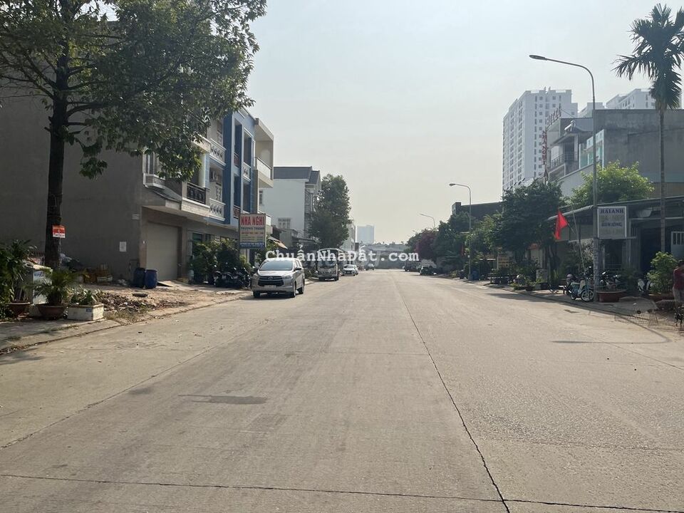 Gia Đình Cần Bán Gấp Lô Đất 100m2 Đường D3 Vincom 550 Dĩ An Gia Đình Cần Bán Gấp Lô Đất 100m2 Đường D3 Vincom 550 Dĩ An