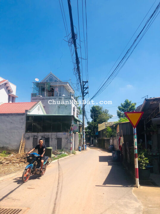 Đất Đông Hoà - Dĩ An đường Võ Thị Sáu vào 50m đường nhựa trước 7 m Đất Đông Hoà - Dĩ An đường Võ Thị Sáu vào 50m đường nhựa trước 7 m